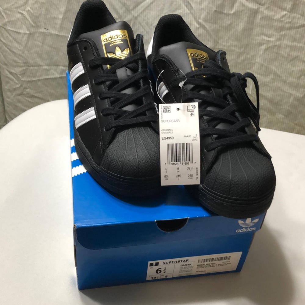 Adidas Superstar Sneakers
